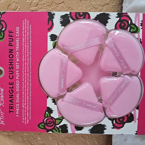 NWT 7PC PINK TRIANGLE CUSHION PUFFS - Picture 3 of 3